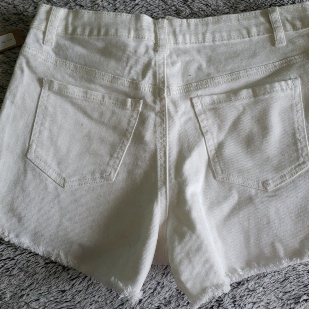 Shorts - Picture 3 of 3